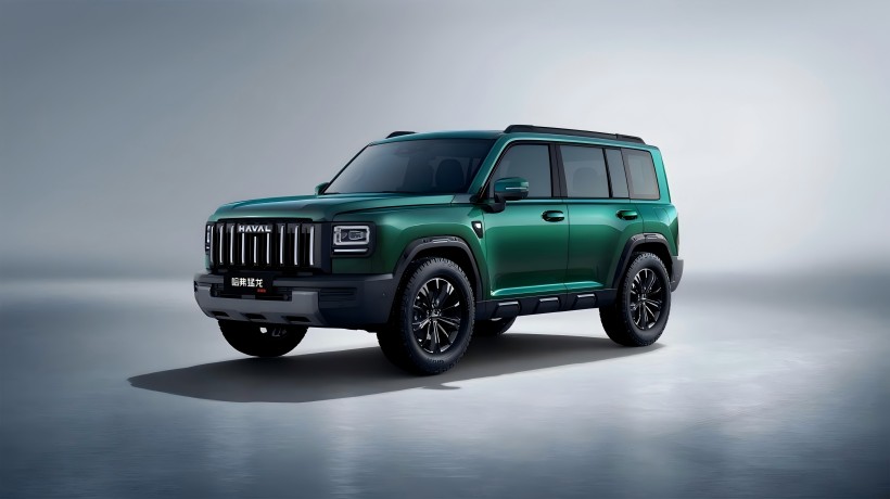 Official images of the fuel - powered Haval Menglong released: Equipped with a 2.0T engine and offering two rear - end designs.