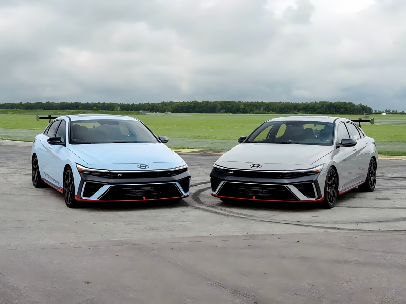 A 6-speed manual transmission is available! Making TCR road-legal - Hyundai Elantra N TCR official images released.